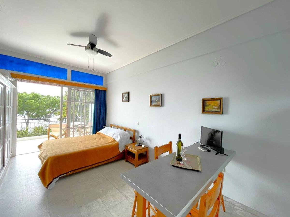 Avía Theodora Apartments מראה חיצוני תמונה