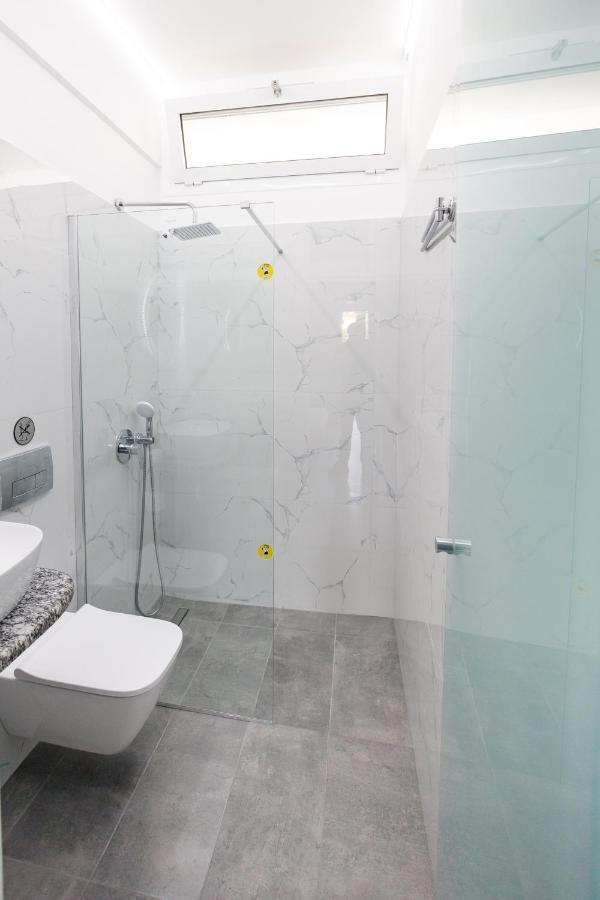 Avía Theodora Apartments מראה חיצוני תמונה