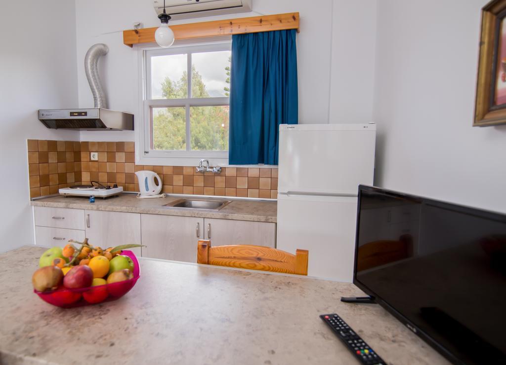 Avía Theodora Apartments מראה חיצוני תמונה