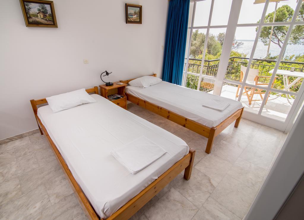 Avía Theodora Apartments מראה חיצוני תמונה