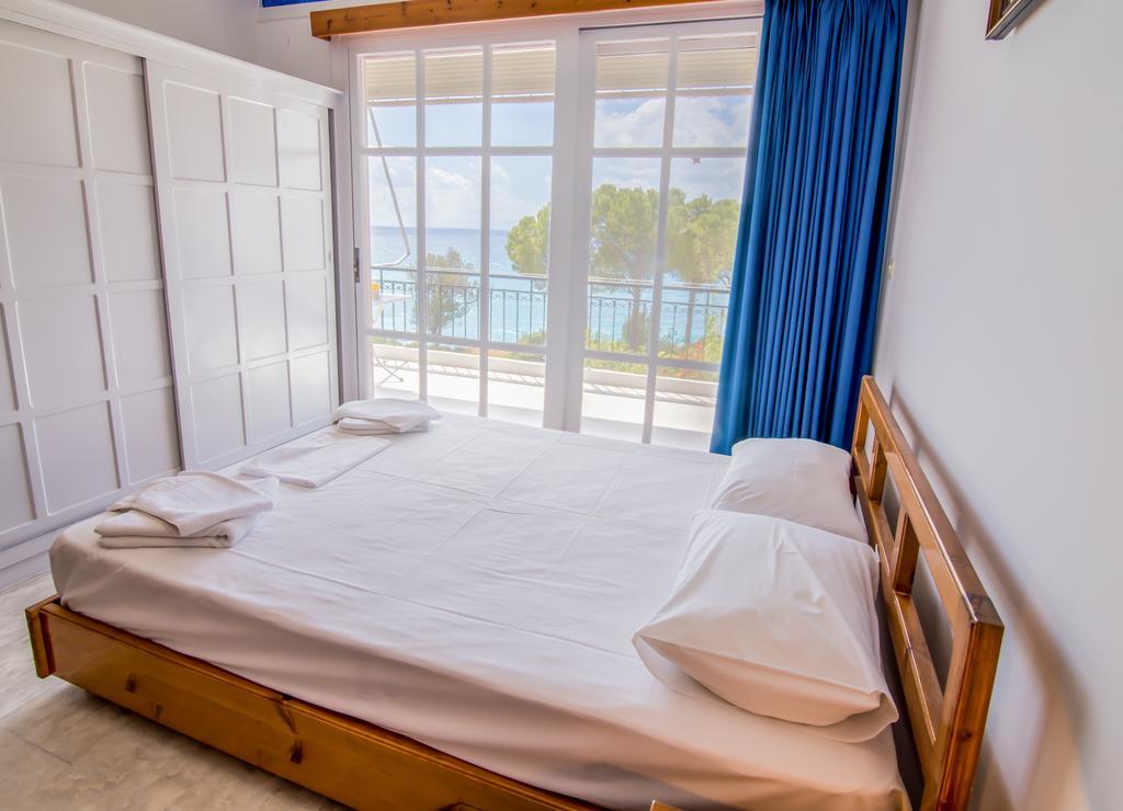 Avía Theodora Apartments מראה חיצוני תמונה