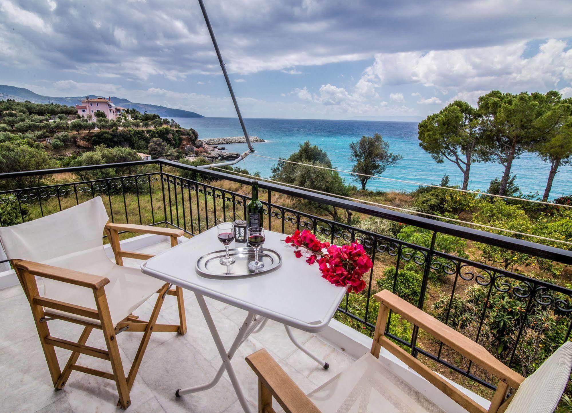 Avía Theodora Apartments מראה חיצוני תמונה