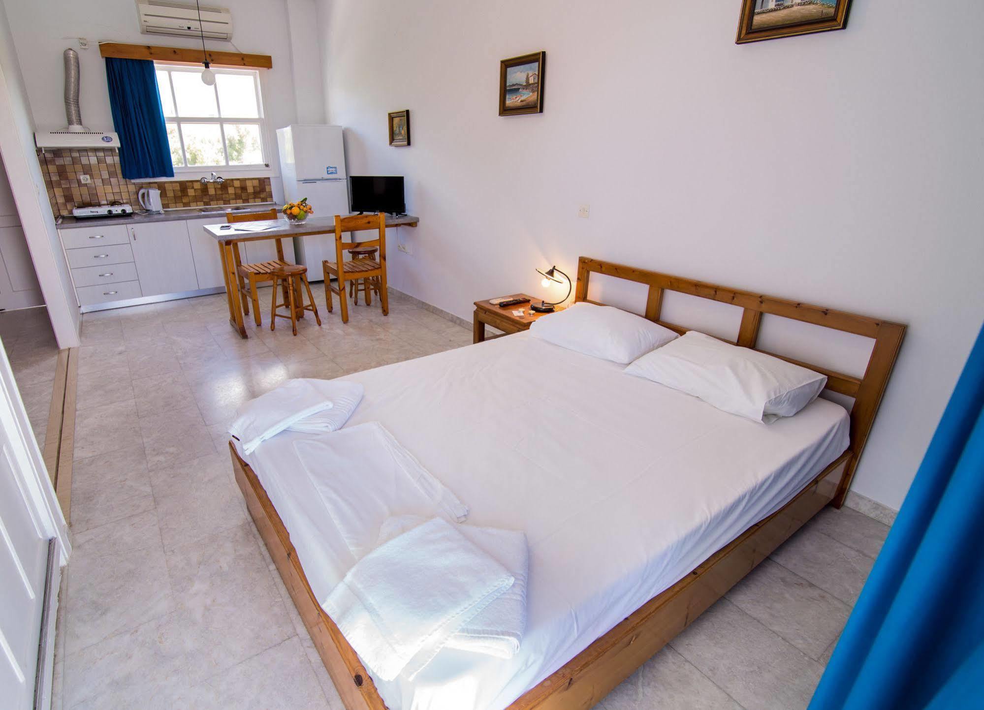 Avía Theodora Apartments מראה חיצוני תמונה