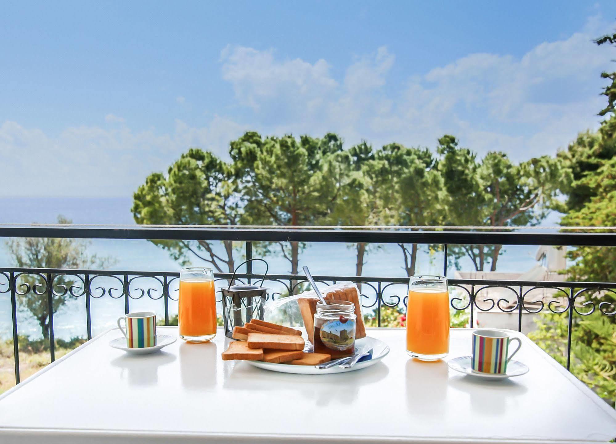 Avía Theodora Apartments מראה חיצוני תמונה