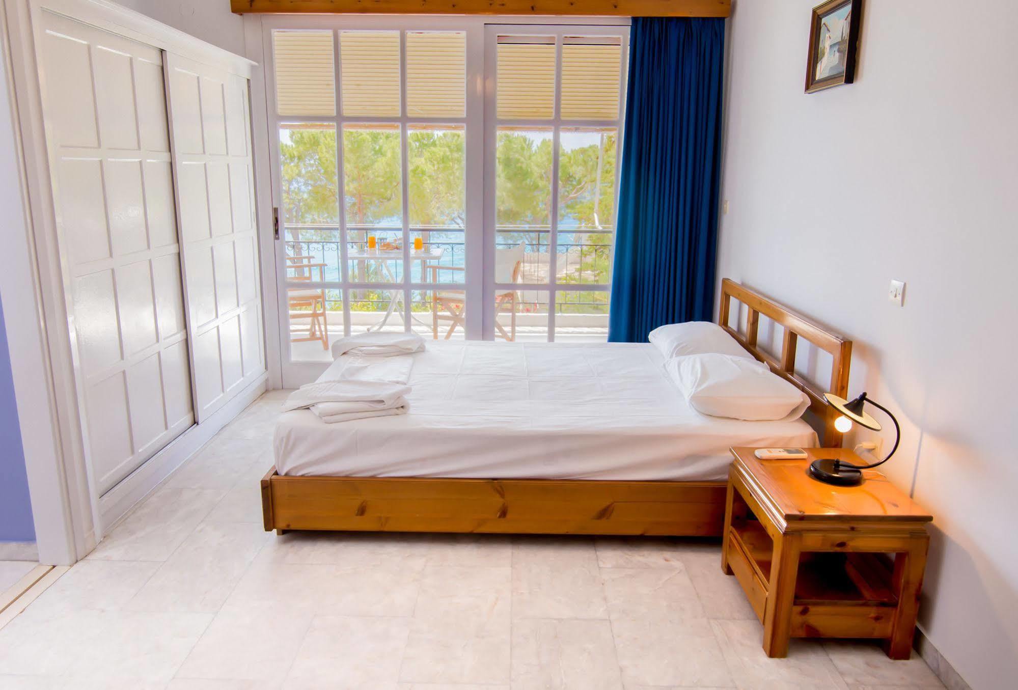 Avía Theodora Apartments מראה חיצוני תמונה